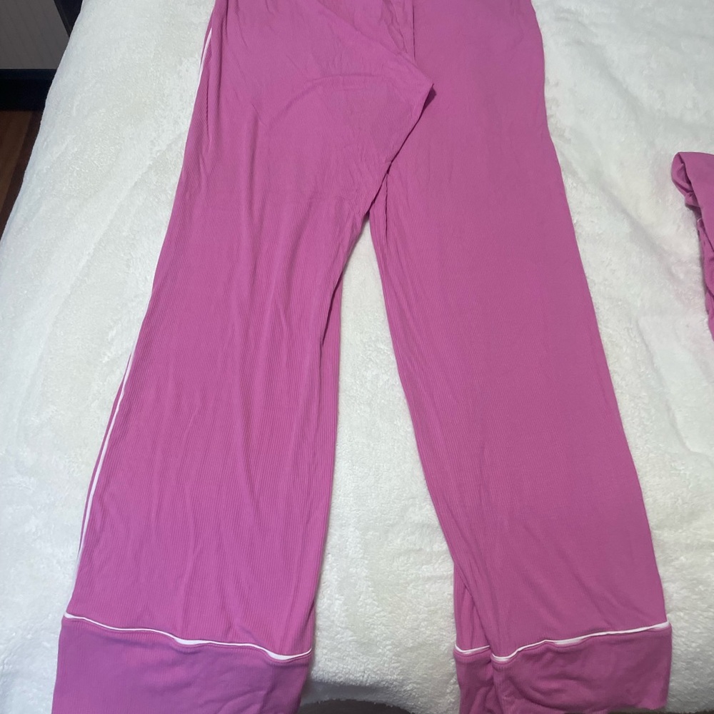 Posh Peanut Premium Knit Luxe Pajama Set - Pink - Like New - Medium - Picture 5 of 5